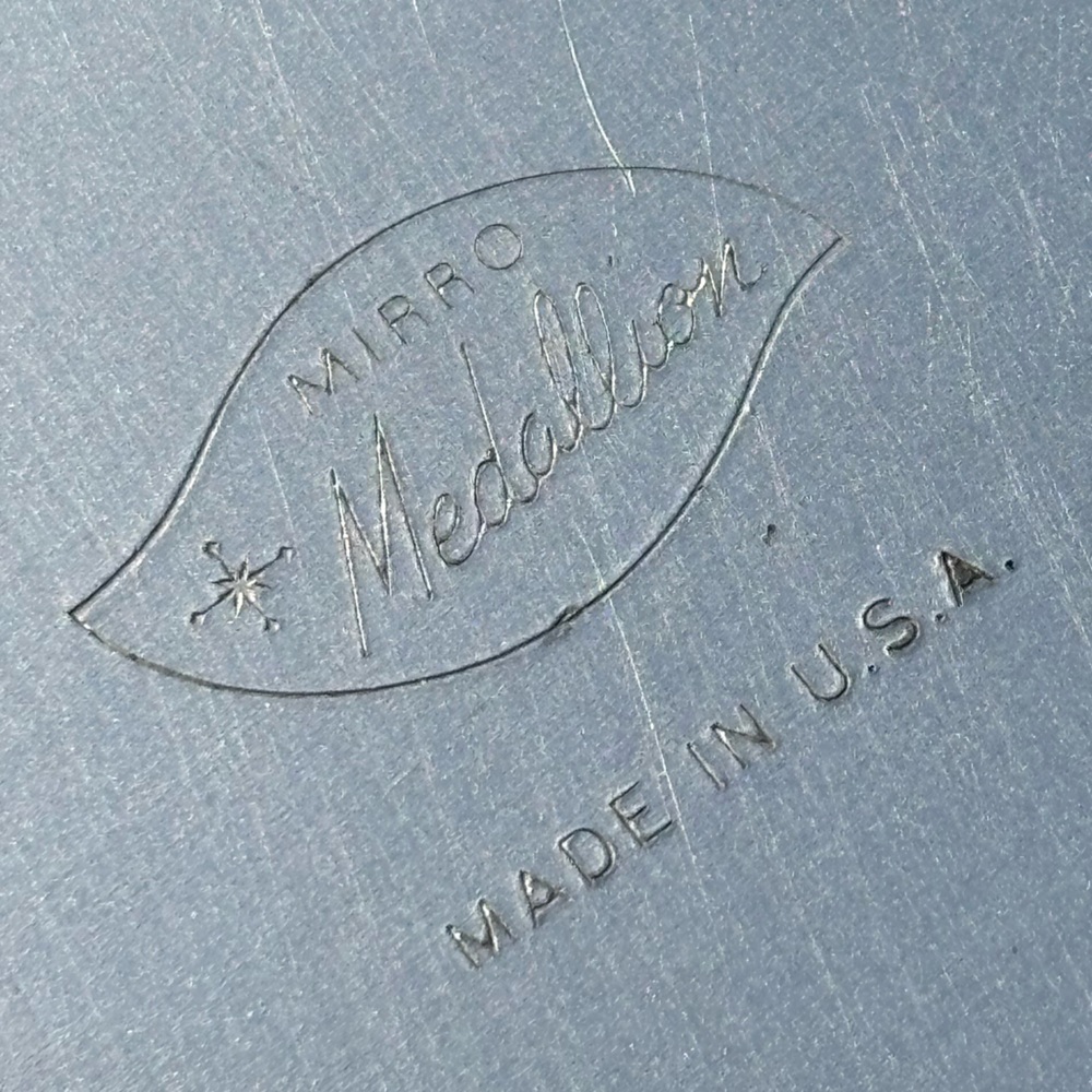 Vintage Mirro Medallion Serving Tray MCM Aluminum & Teak 1950s 1960s Atomic - Picture 6 of 14